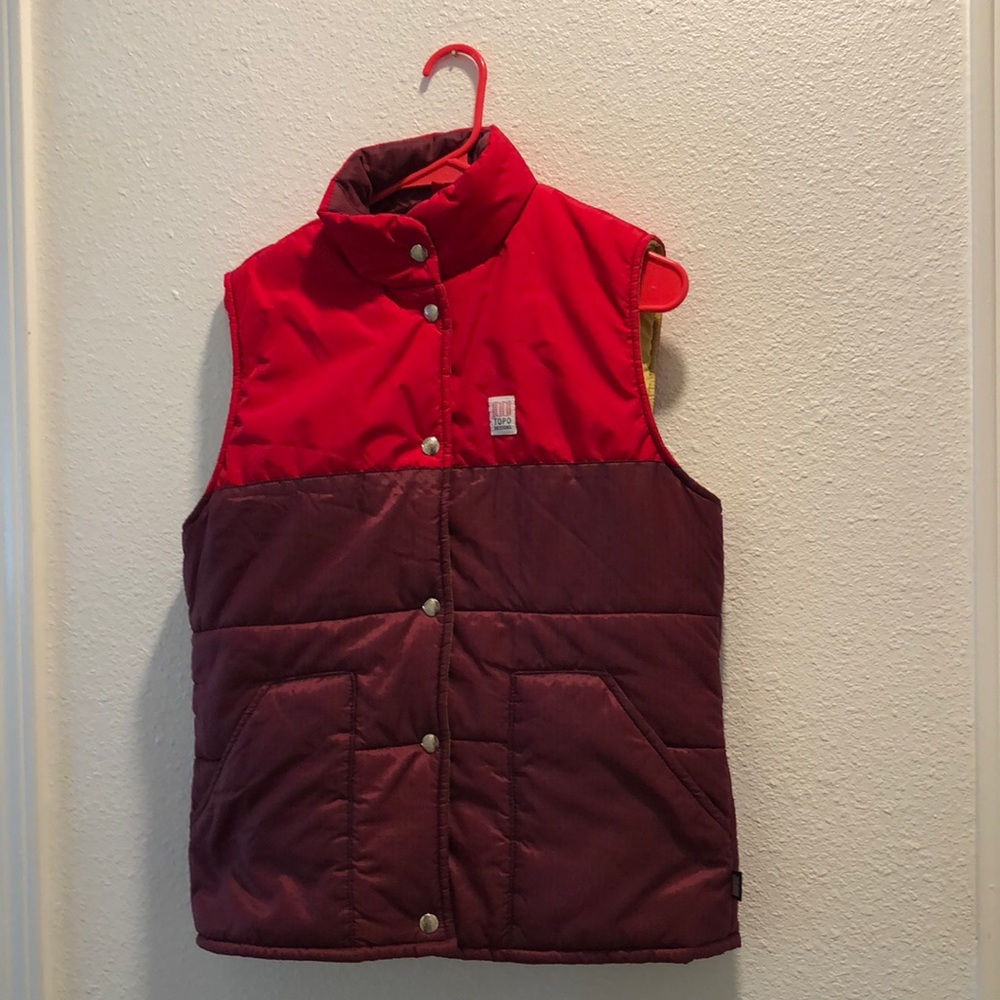 Topo Women’s Colorblock Primaloft Vest maroon and red chrome snap high collar
